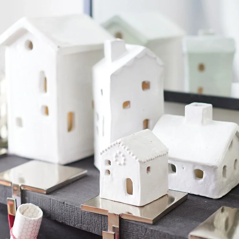 Handcrafted Ceramic Christmas Village House / DES: 1/ TALL CERAMIC HOUSE